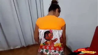 Enteada Petite brasileira ama anal mais do que qualquer coisa no mundo